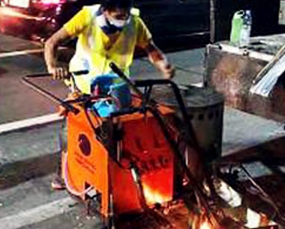 Thermoplastic Road Paint Marking Applicator Machine